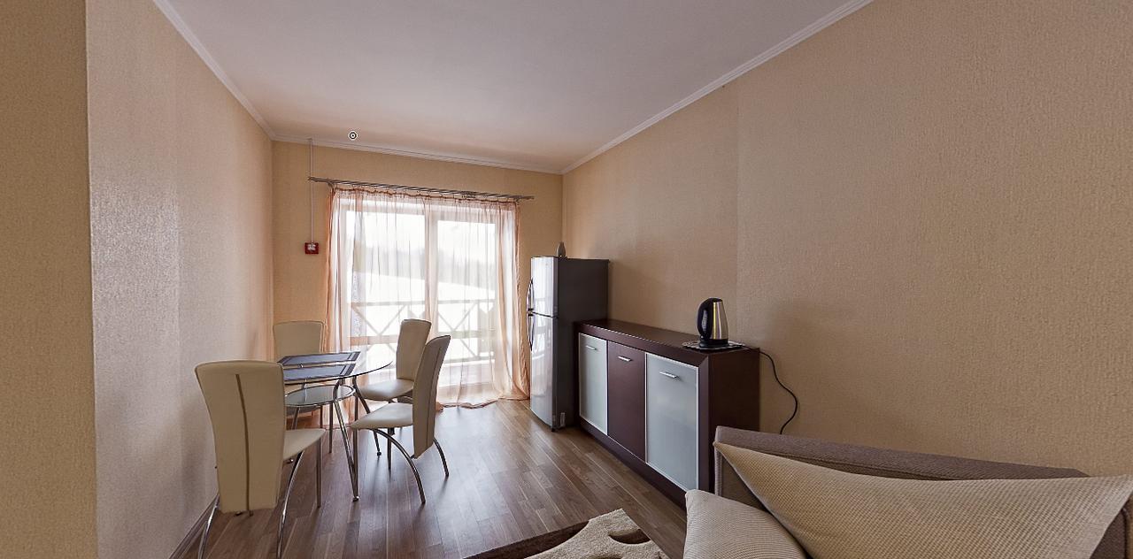 Alpen House Hotel Vyshka Bagian luar foto